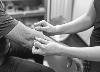 The Comprehensive Guide to Relieving Nerve Pain in the Arm: From Diagnosis to Neurodynamic Restoration